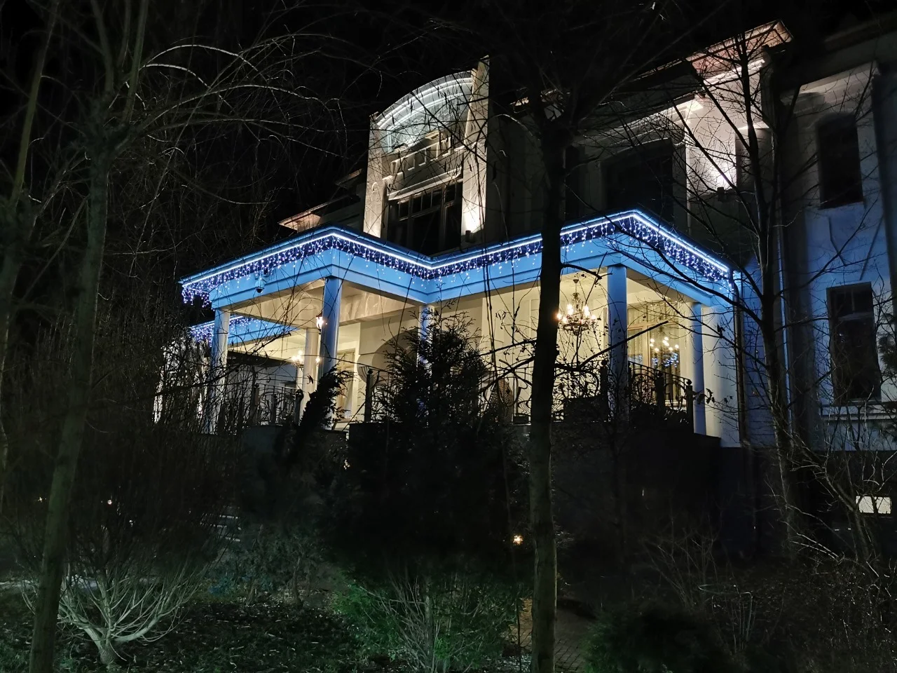 Освещение летней веранды загородного дома в вечернее время, Feel-Light